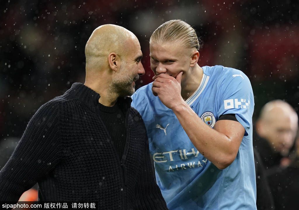 “巴力”凶性大发，杀死了杰米的父母和全部船员,只有杰米搭乘逃生舱侥幸逃回地球